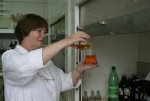 Таисия Ивановна определяет кислород в воде